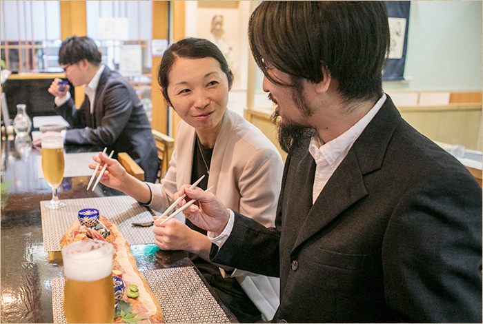 カウンター２人飲み